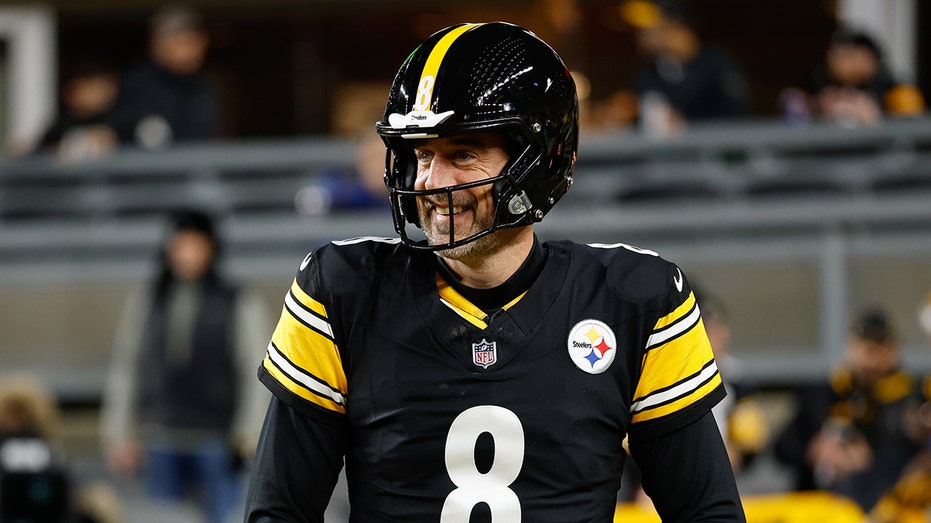 Steelers use rare contract tool on Aaron Rodgers, suggesting concern he's exploring options elsewhere