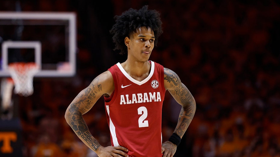 Alabama 'preparing to play' NCAA Tournament without star guard Aden Holloway after felony drug arrest