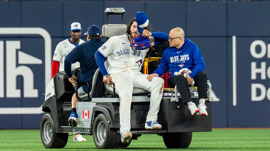 Blue Jays pitcher Cody Ponce carted off with injury in first MLB start in 5 years