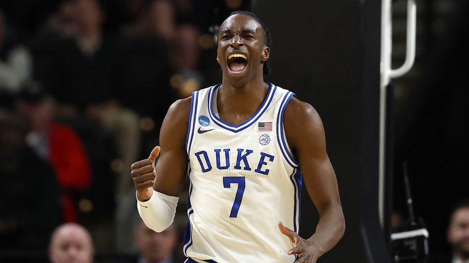 Duke survives stunning halftime deficit to hold off 16-seed Siena in March Madness first round