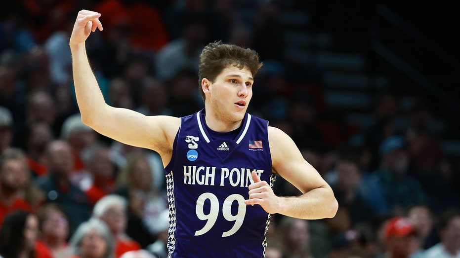 High Point stuns Wisconsin in the first upset of March Madness with thrilling finish