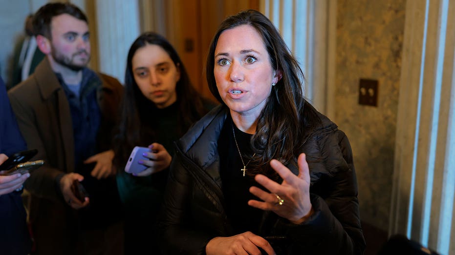 Katie Britt blasts Democrats for playing 'political games' with shutdown amid airport chaos