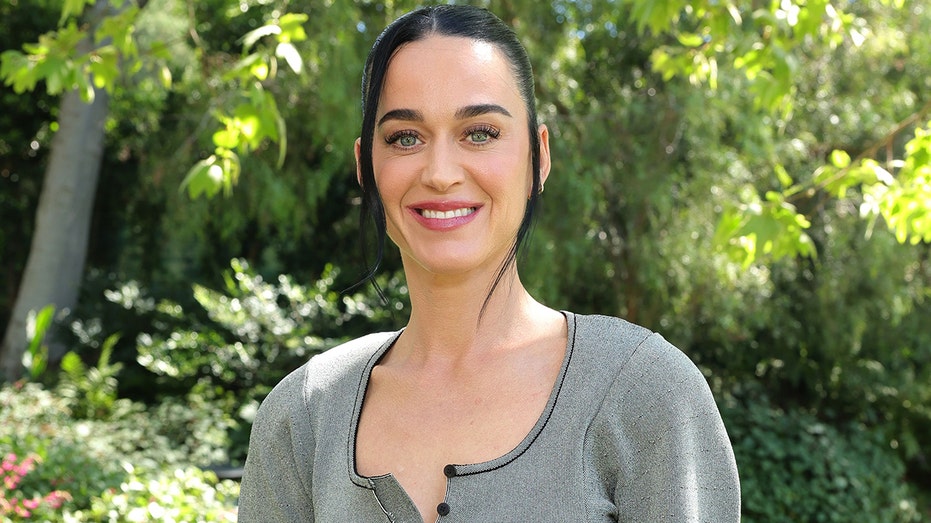 Katy Perry posts new selfie with boyfriend Justin Trudeau in Instagram slideshow