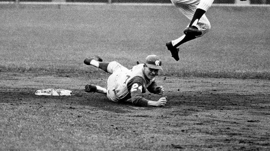 Former MLB outfielder Larry Stahl, best known for spoiling a perfect game, dead at 84