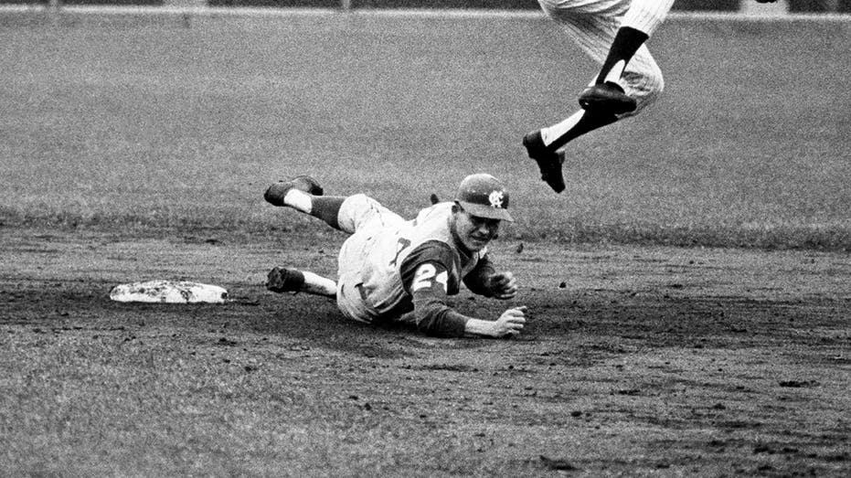 Former MLB outfielder Larry Stahl, best known for spoiling a perfect game, dead at 84