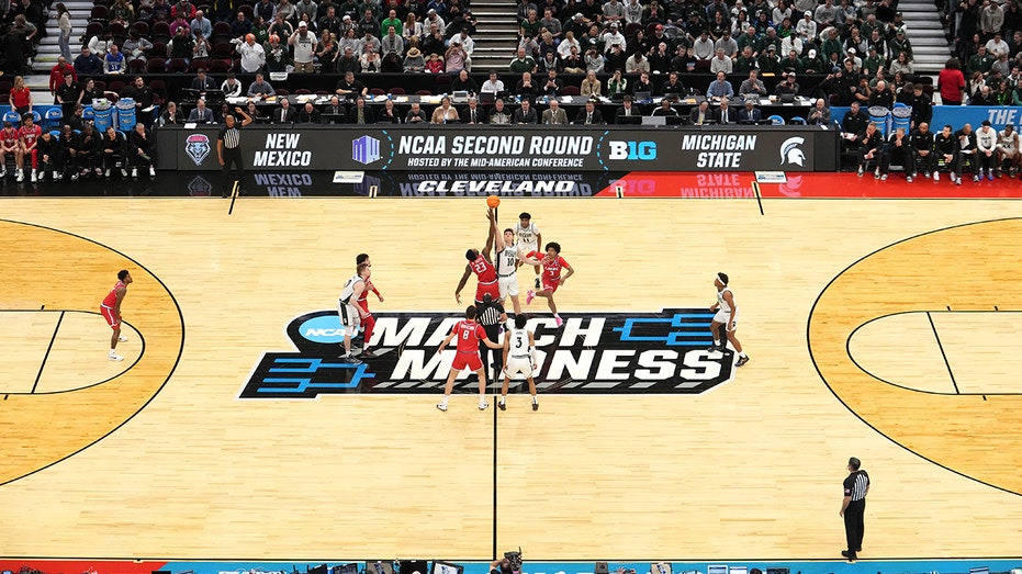 Oddsmaker goes beyond brackets, discusses popular betting trends and upset wagers for March Madness