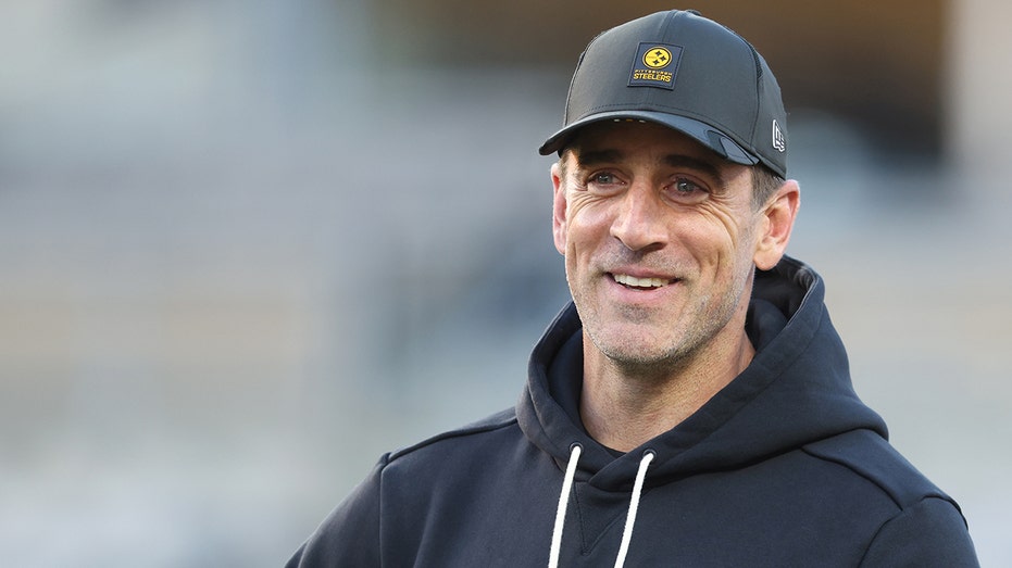 Aaron Rodgers set to begin his 22nd NFL season after agreeing to a Pittsburgh Steelers contract