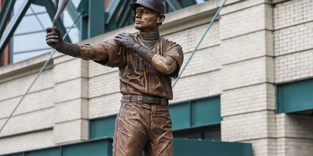Ichiro Suzuki's new Mariners statue breaks during the unveiling