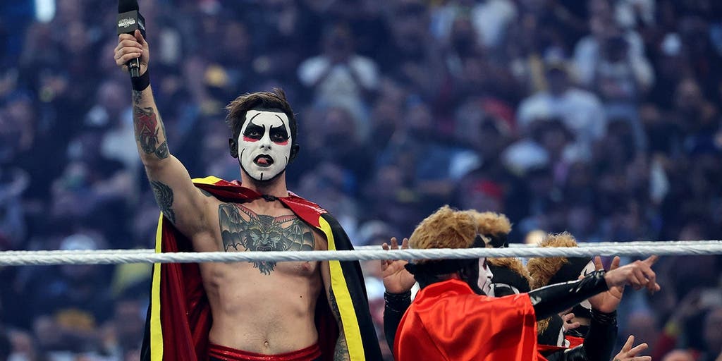 【L】ダンハウゼン カースド！パーカー　Danhausen WWE Booker T says he always believed in WWE star Danhausen when others