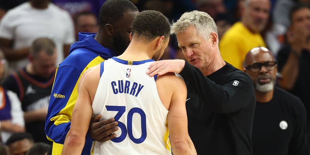 Steve Kerr hints at upcoming 'expiration date' after emotional moment with  Stephen Curry, Draymond Green