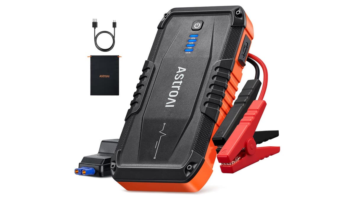 Este jump starter cabe em qualquer porta-luvas. 