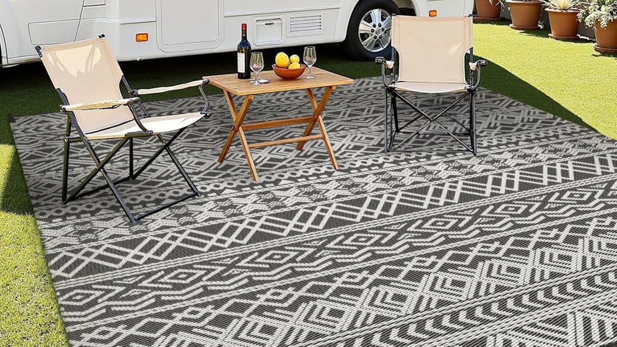 This two-sided rug lasts longer. 