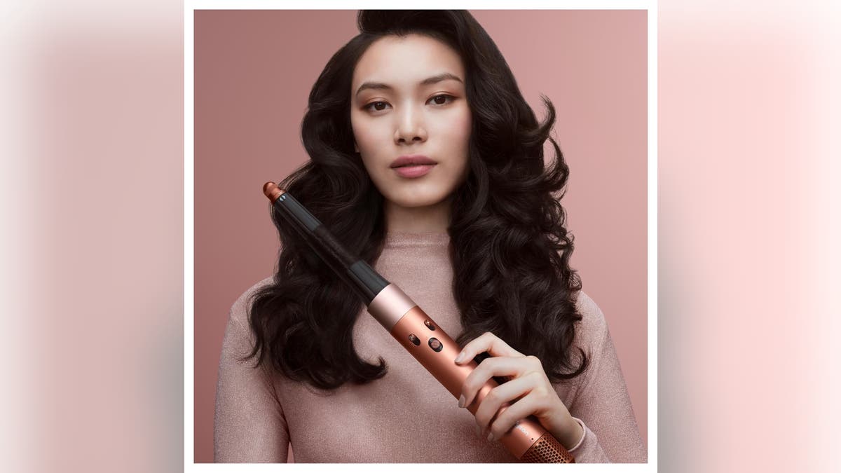 Compre uma ferramenta multifuncional Dyson à venda.