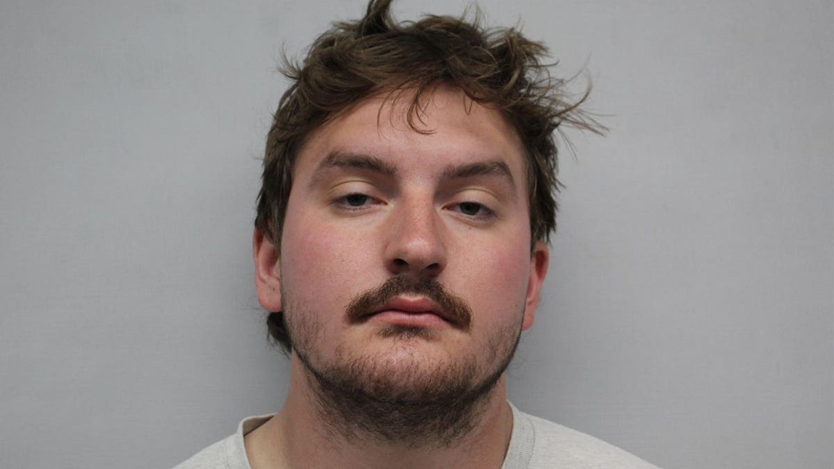 Peyton Beam, impasible en la foto policial