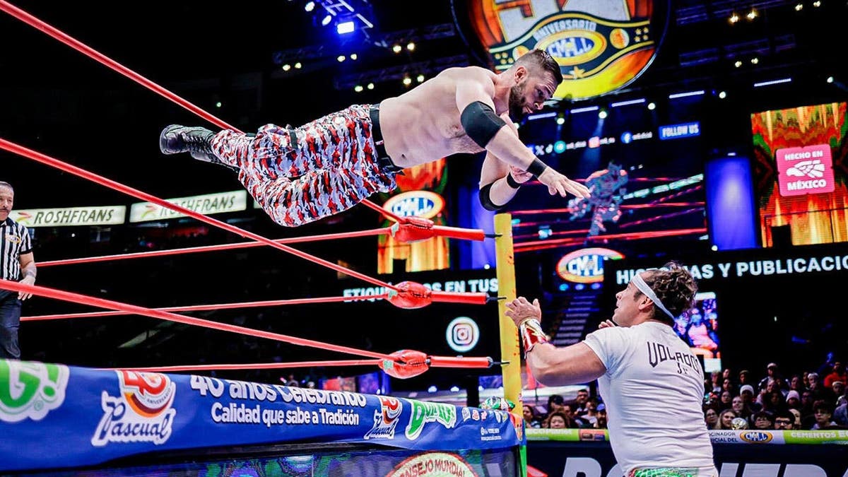 Flip Gordon in action in CMLL