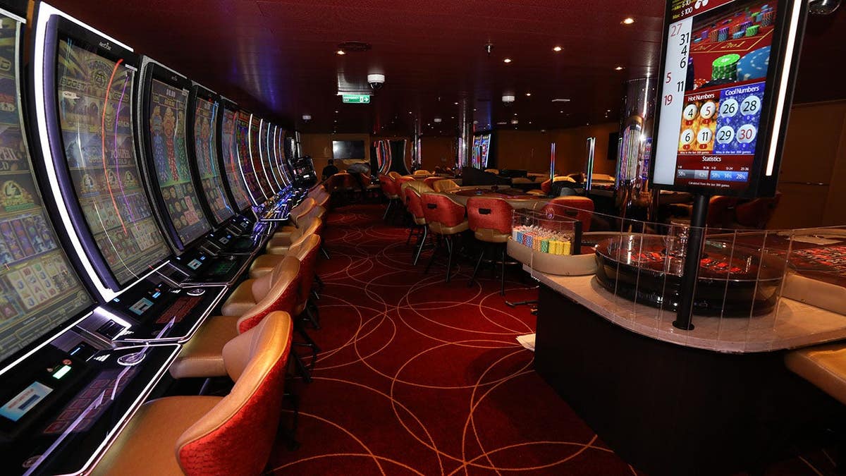 Cassino no navio de cruzeiro Carnival Panorama