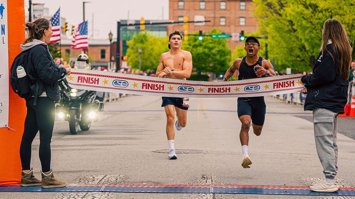 Marathon runner sprints to the finish to come from behind
