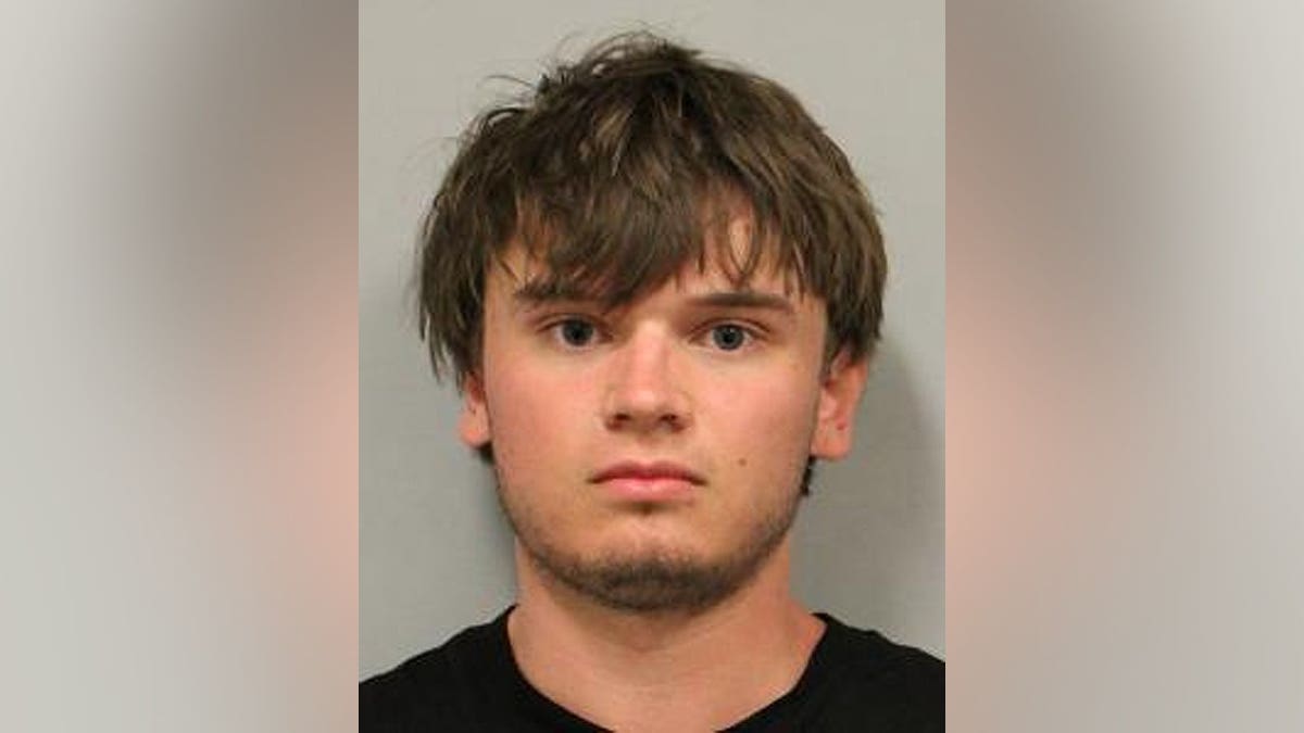 Avery Nissen booking picture