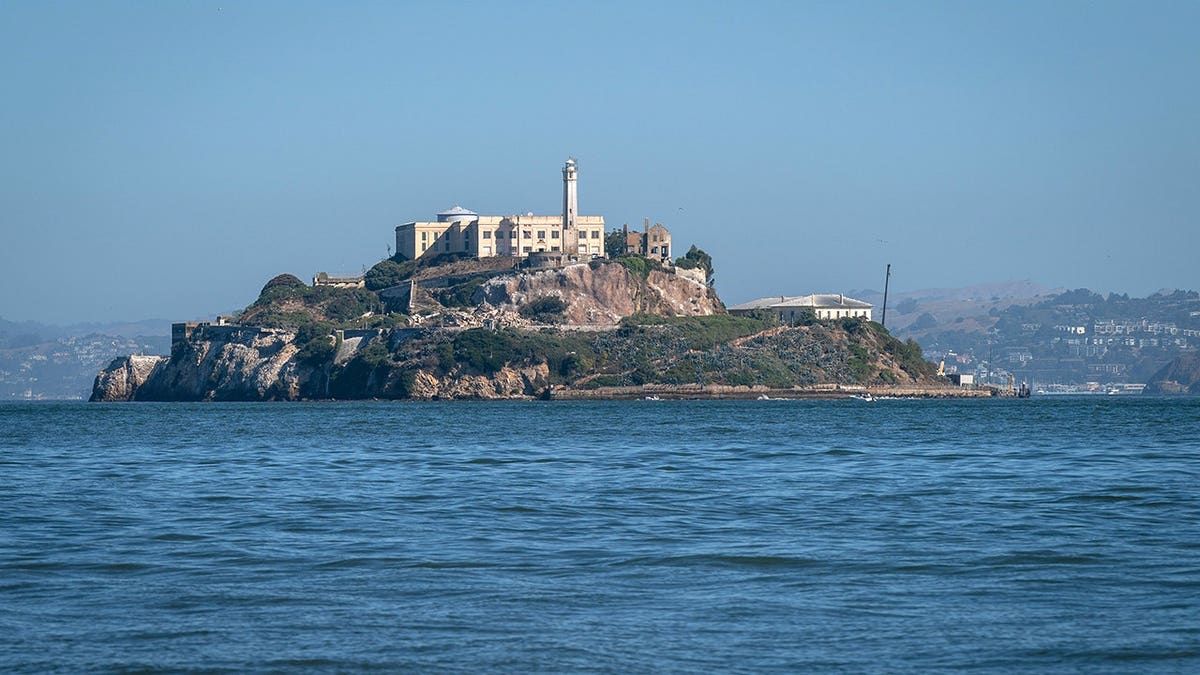 Uma visão geral da água ao redor da Ilha de Alcatraz, na Baía de São Francisco.