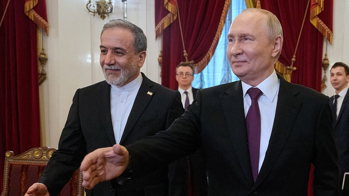 Russian President Vladimir Putin and Iranian Foreign Minister Abbas Araqchi