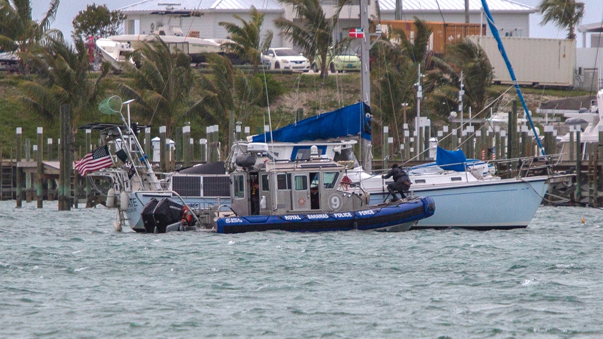 La Policía Real de las Bahamas registra el yate Brian en Marsh Harbour