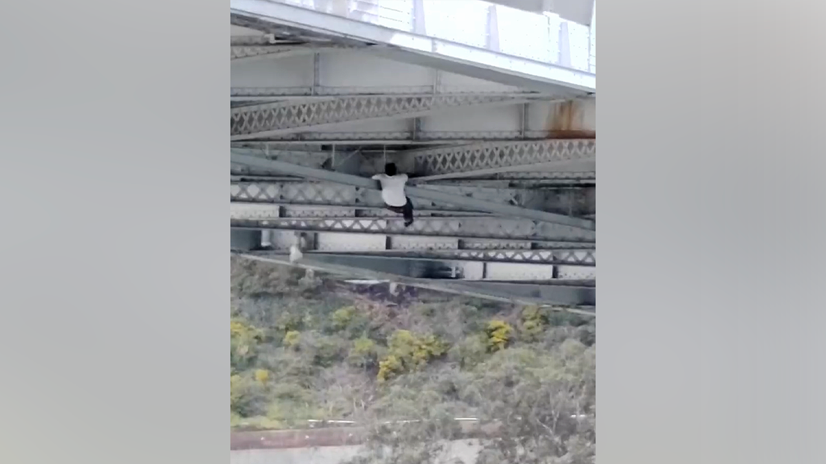 Suspect hangs and straddles beams underneath Bay Bridge during police standoff in San Francisco
