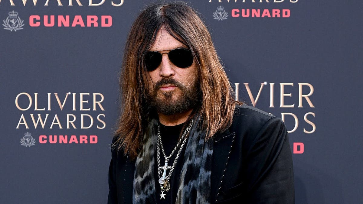 Billy Ray Cyrus defends Trump, says being president is a ‘tough job’ Billy Ray Cyrus defends Trump, says being president is a ‘tough job’