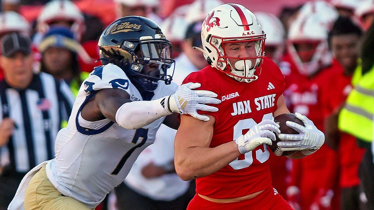 Jacksonville State's Brock Rechsteiner moving  with shot   evading FIU's Jamal Potts astatine  AmFirst Stadium