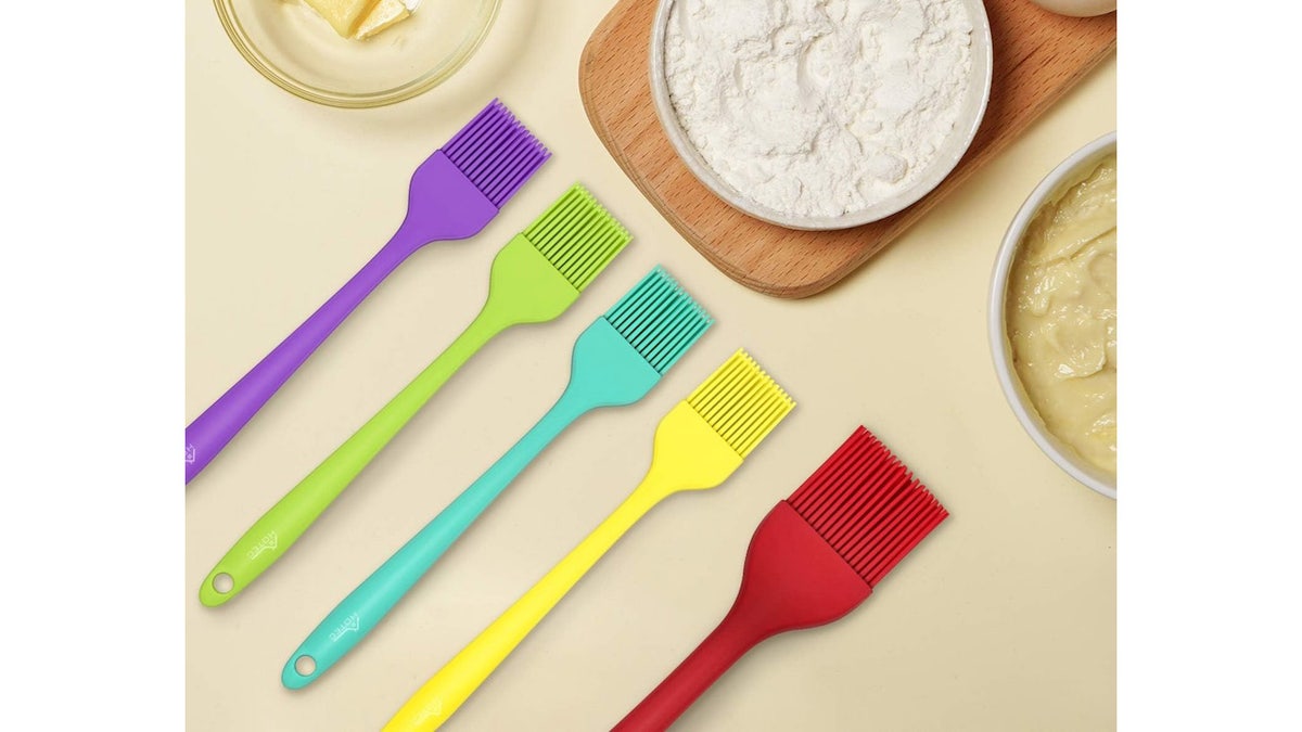 These five grill brushes come in different colors and sizes.