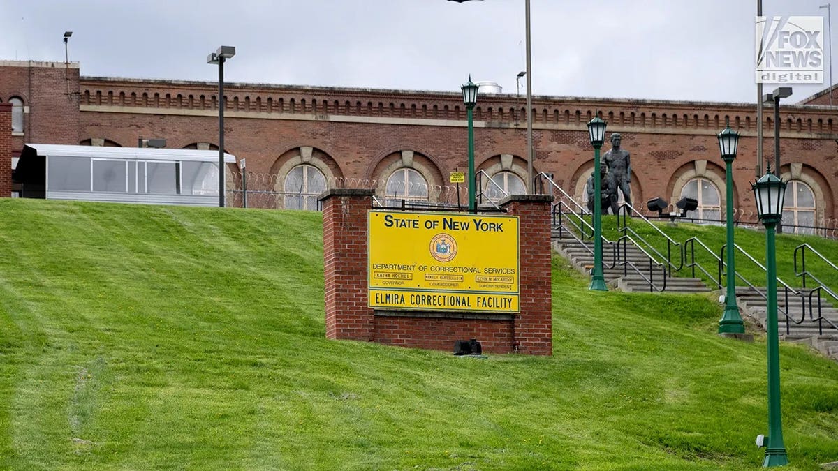 Il poliziotto più cool della prigione di Erik Duran