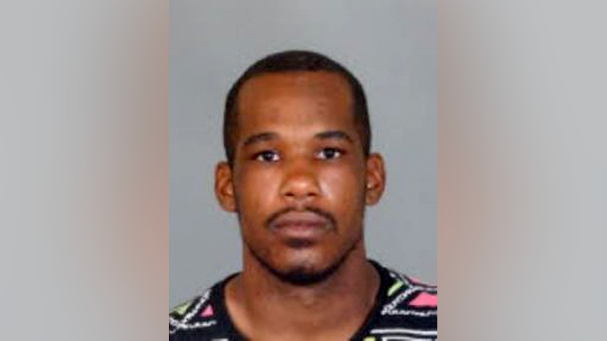 Front-facing booking photo of Damian Denzell Robinson