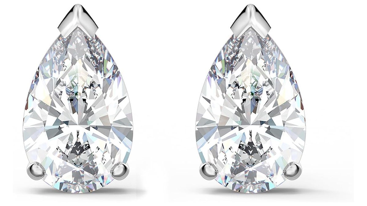 These pear-shaped earrings arrive quickly.