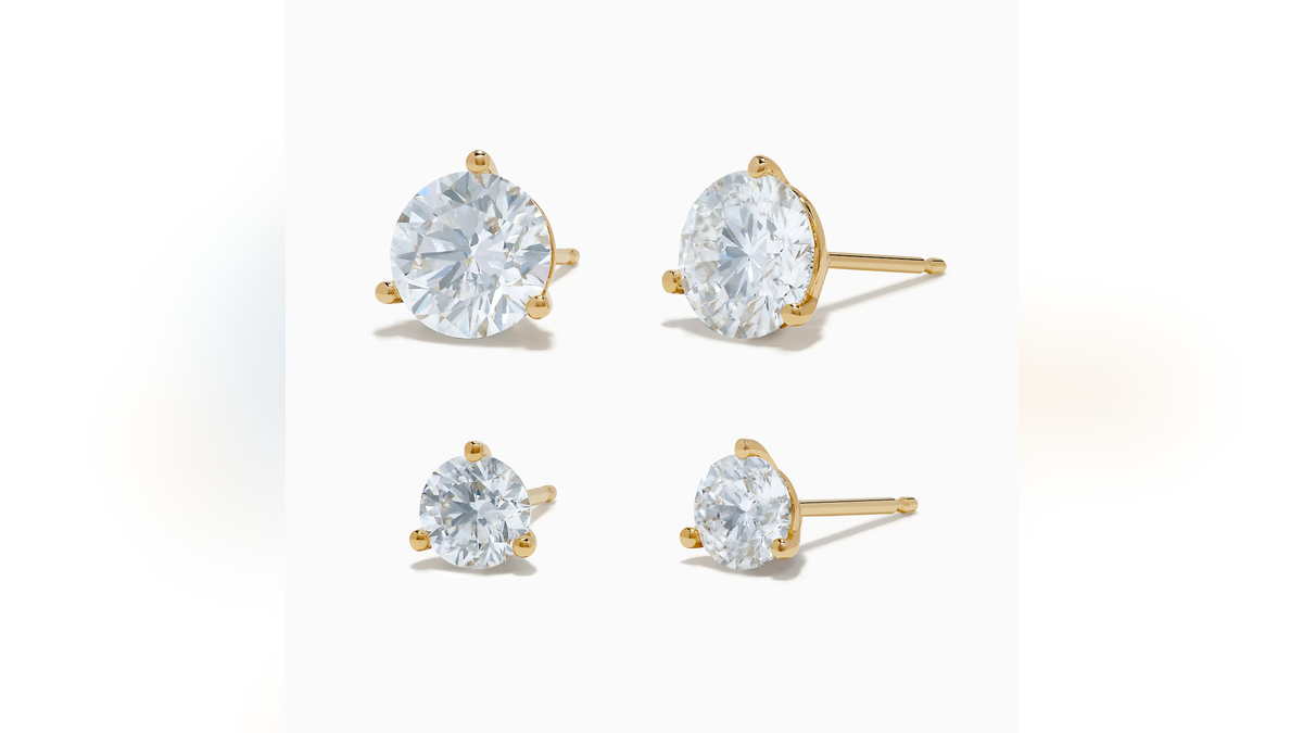 Two pairs of classic studs for the price of one. 