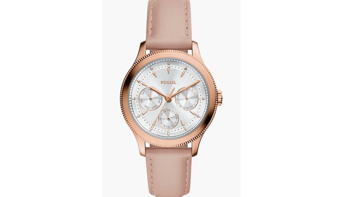 Elevate your look with a sleek leather strap watch from Fossil.