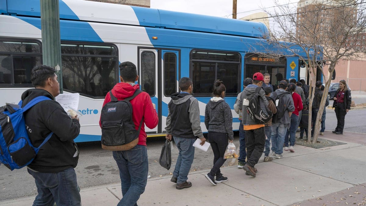 migrants boarding bus in el paso texas