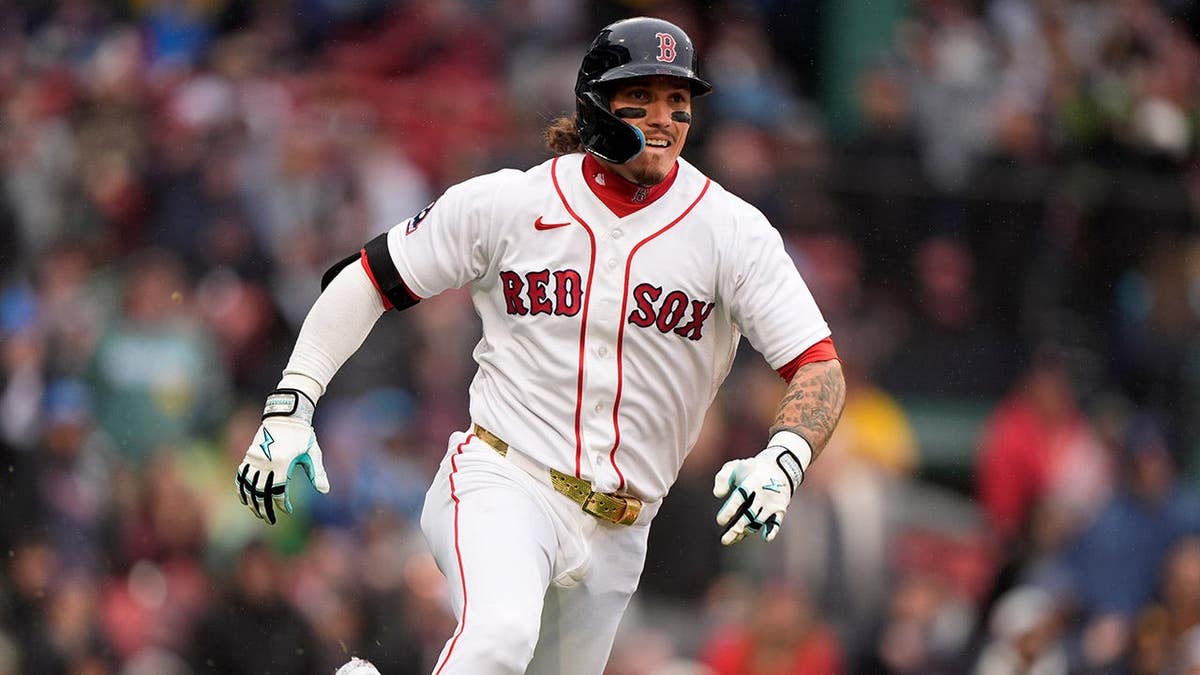 Red Sox outfielder Jarren Duran flips off fan who allegedly told him to harm himself in loss to Twins