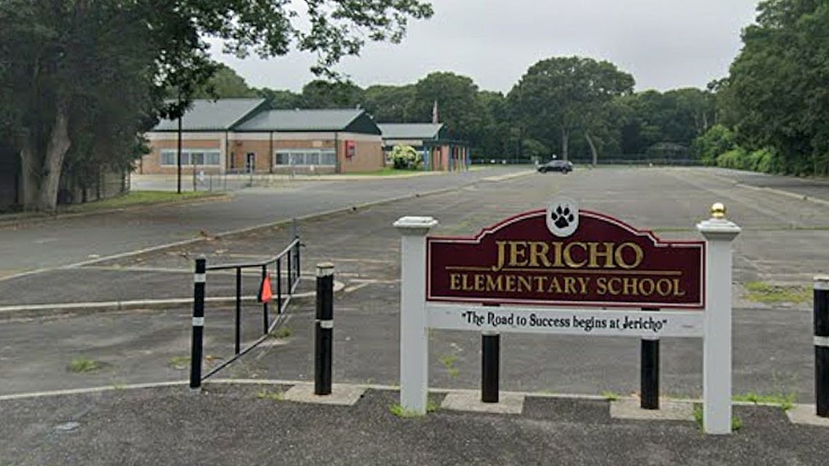 sign of jericho elementary school in front of parking lot