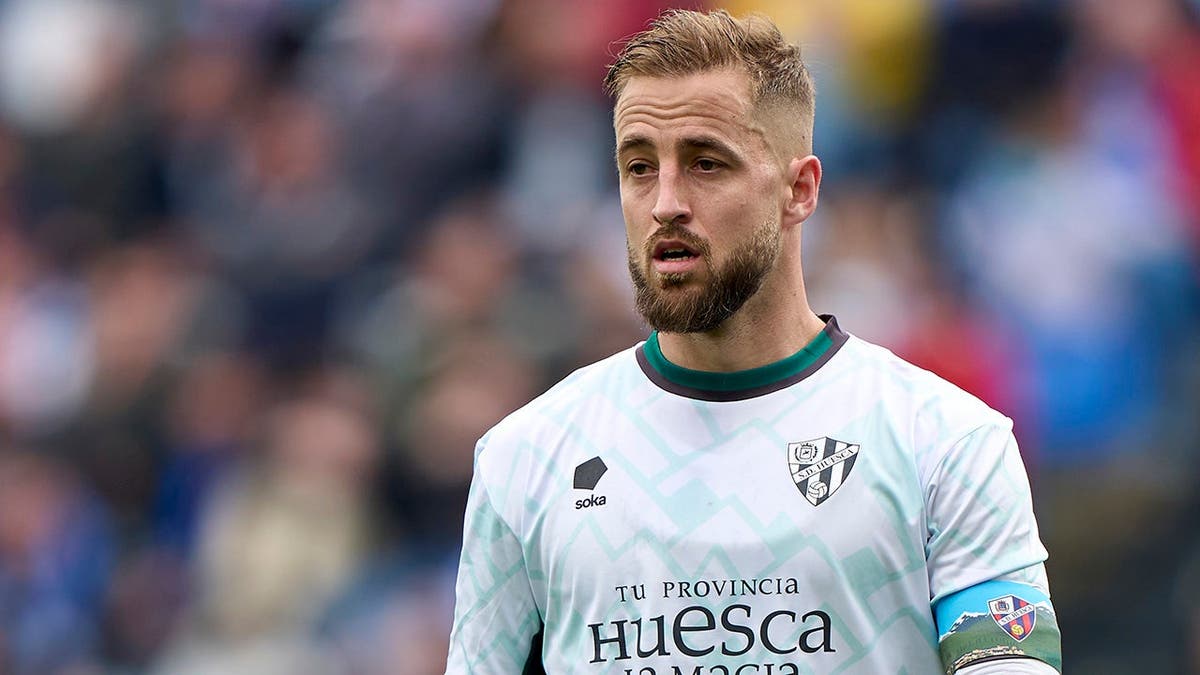 Jorge Pulido looking on during La Liga Hypermotion match at Estadio Abanca Riazor