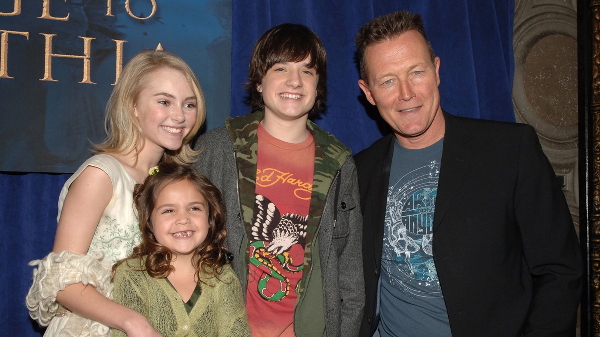 Josh Hutcherson e o elenco de "Ponte para Terebítia"