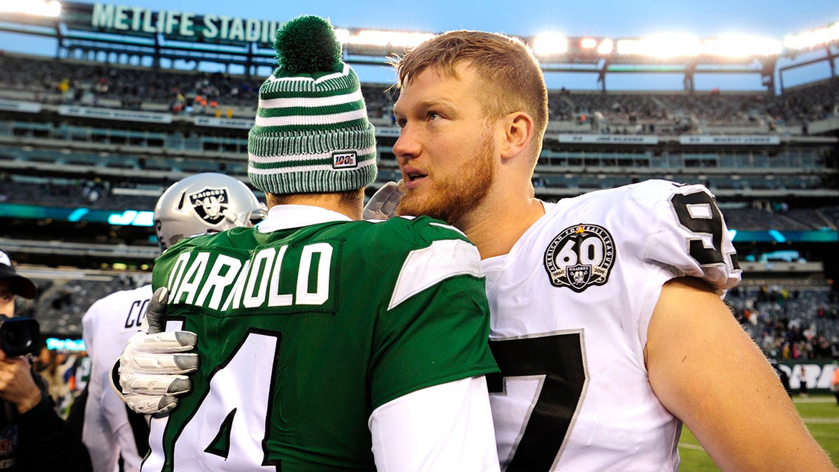 Josh Mauro salutes Sam Darnold