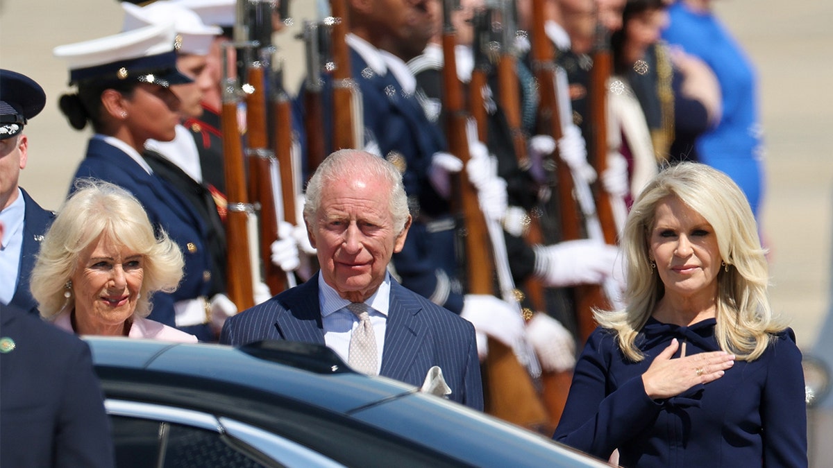 The king and queen arrive in the US or a state visit