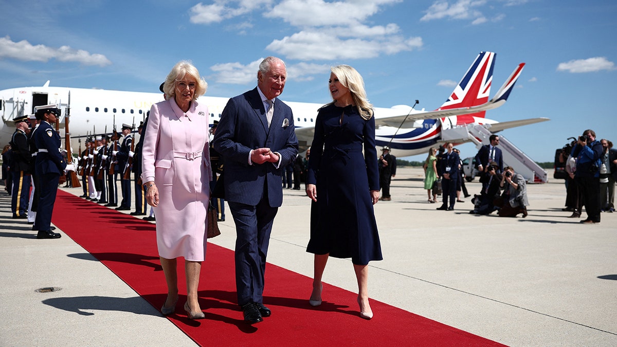 King Charles arrives in the United States with Queen Camilla