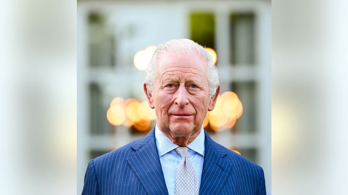 King Charles stands in front of the White House 