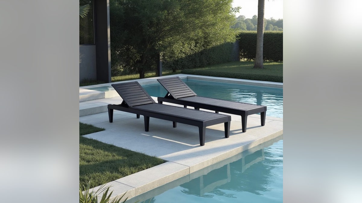 Lay this lounger completely flat or choose from four other positions. 