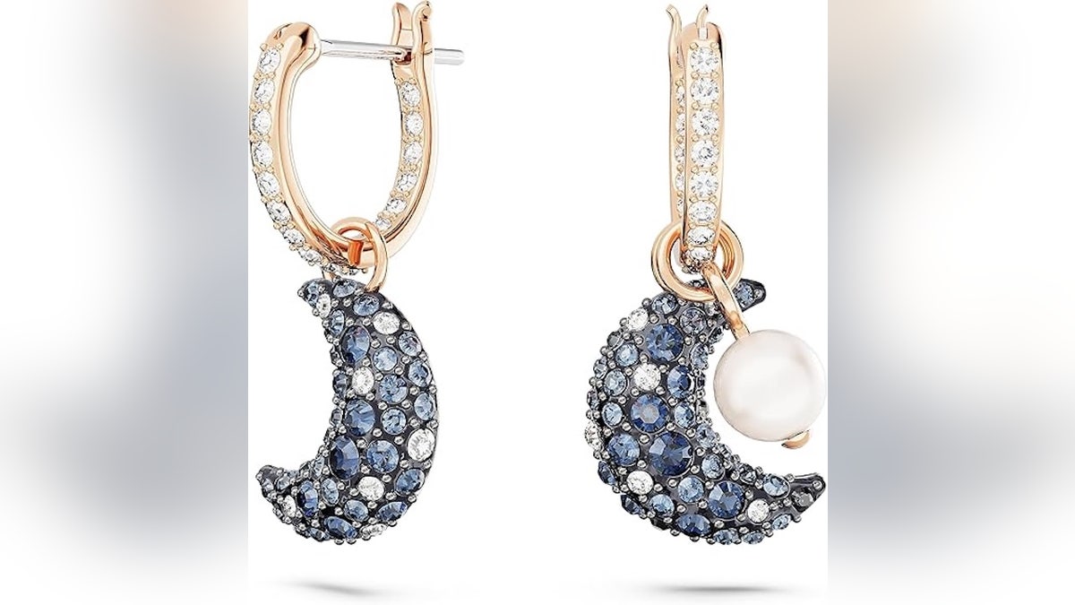 If you’re a moon-lover, these earrings are for you. 