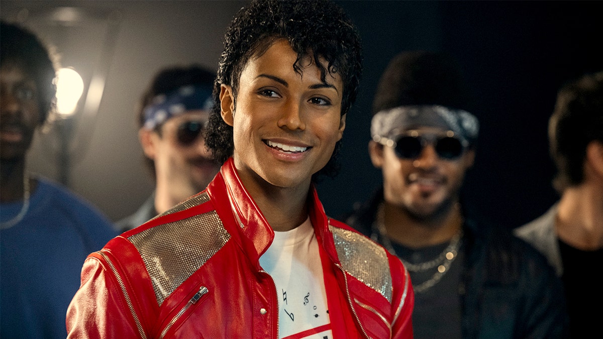 Jaafar Jackson como Michael Jackson em "Miguel"