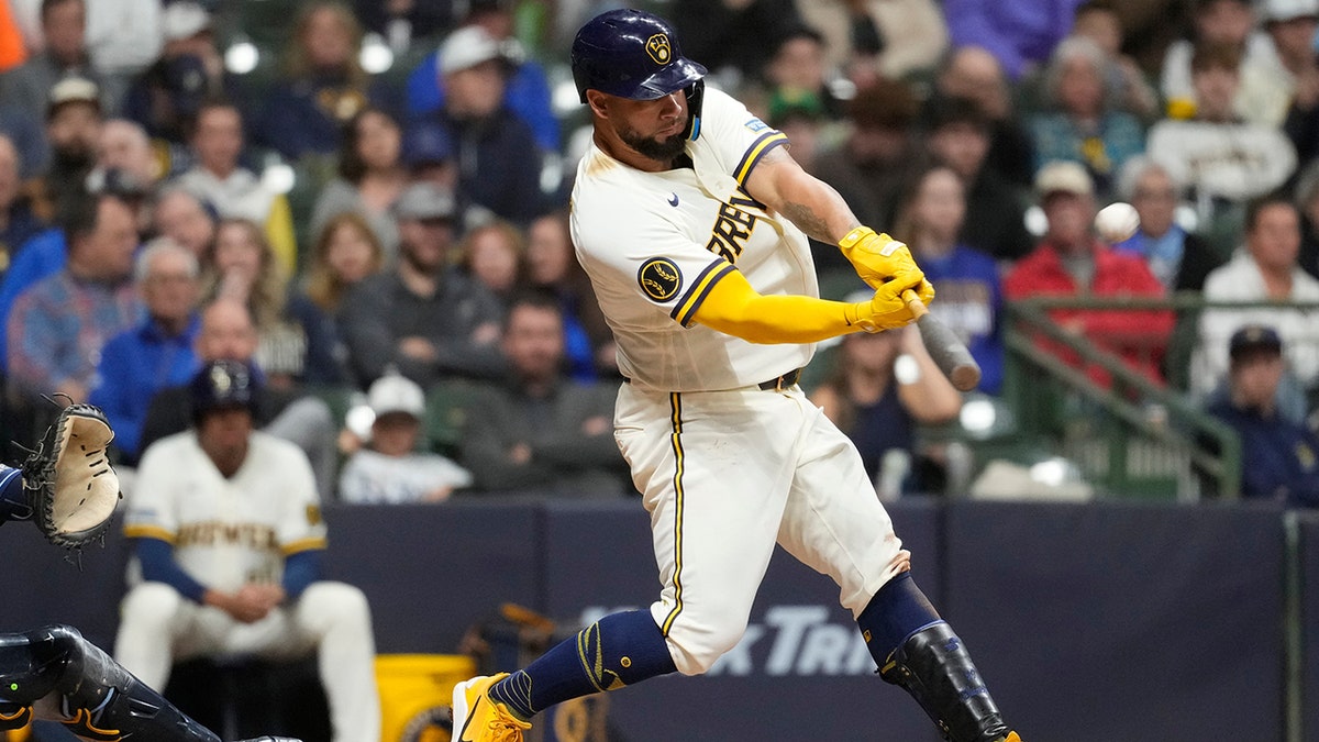 Gary Sanchez hits a home run