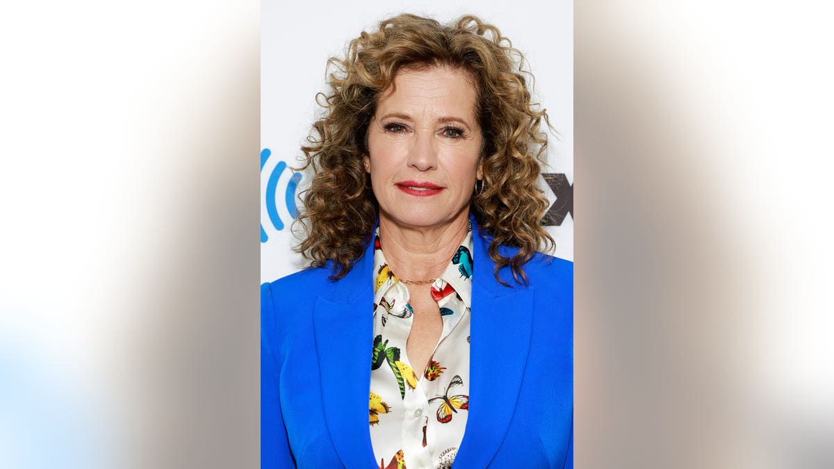 Nancy Travis dentro do SiriusXM Studios em Nova York