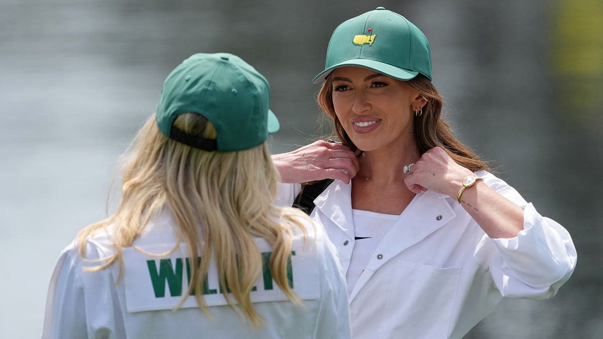 Paulina Gretzky returns to the Masters Par 3 Contest caddying for Dustin Johnson