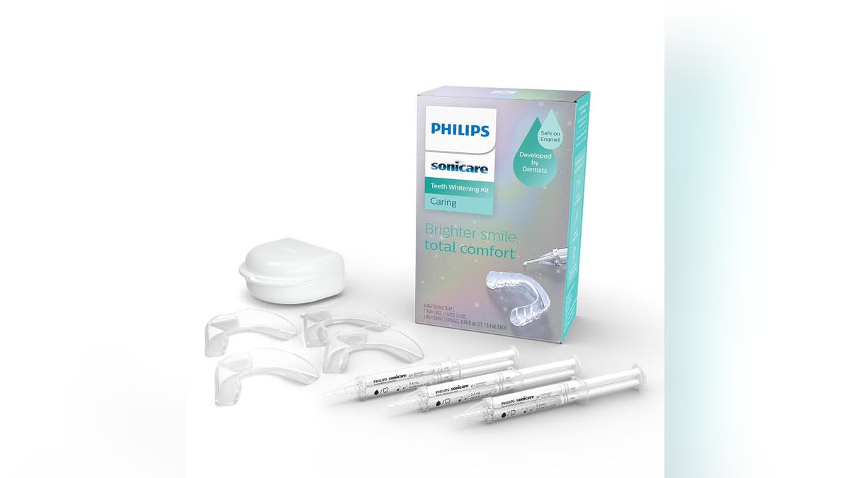 Branqueie os dentes em casa com um kit fácil de usar.